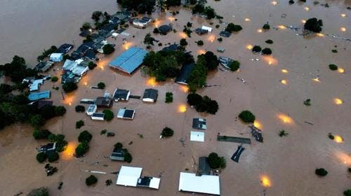 O Rio Grande do Sul já registra 29 mortes em decorrência das chuvas que atingem o estado nos últimos dias. Também há 60 pessoas desaparecidas no estado. Segundo o governador Eduardo Leite, os números devem subir nos próximos dias.